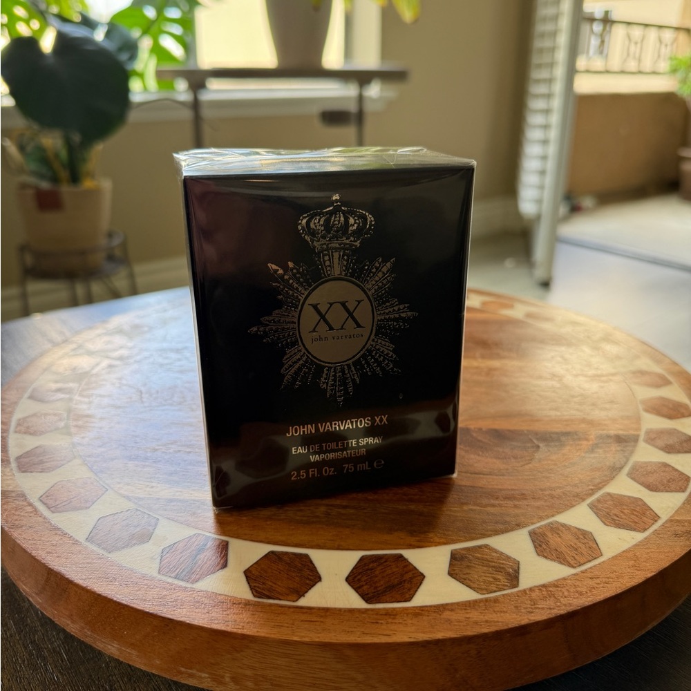 John Varvatos XX Black and Silver Bottle - Picture 3 of 4